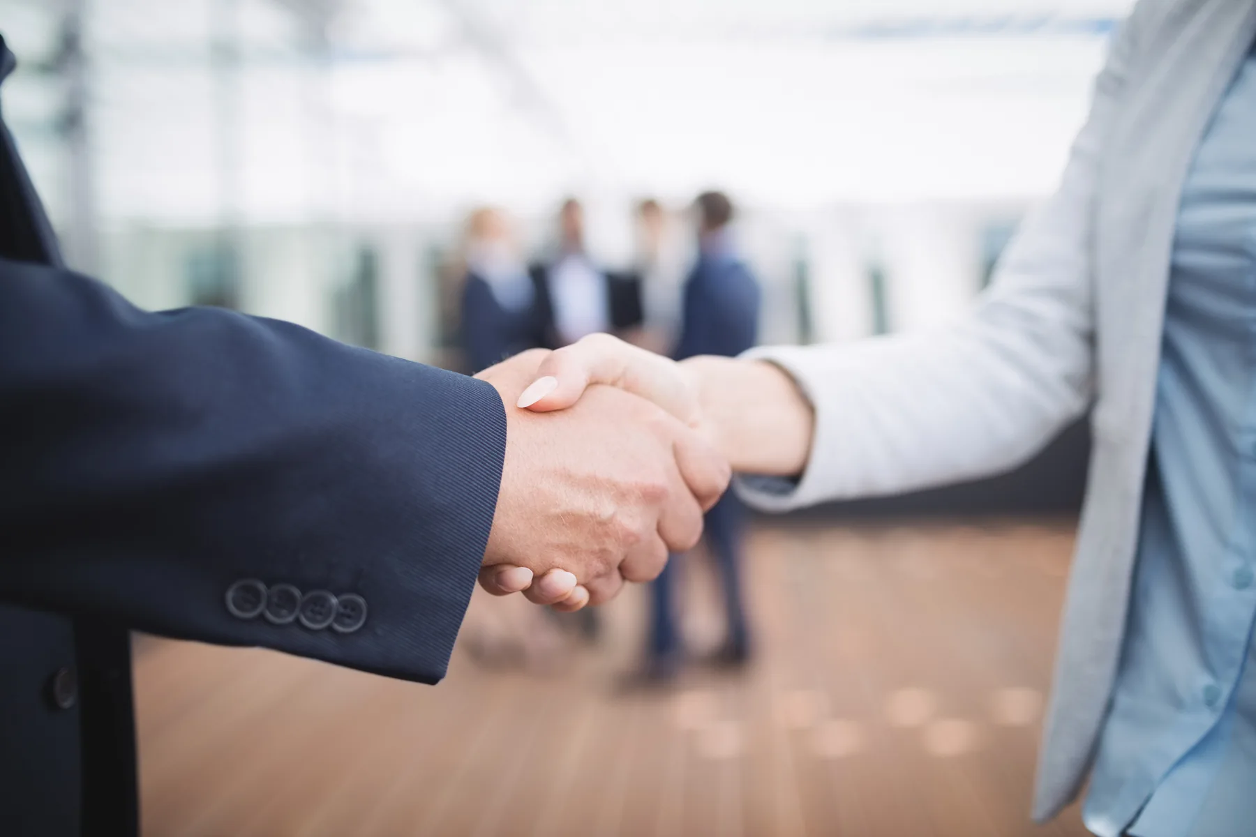 Încheierea unui acord comercial între două companii